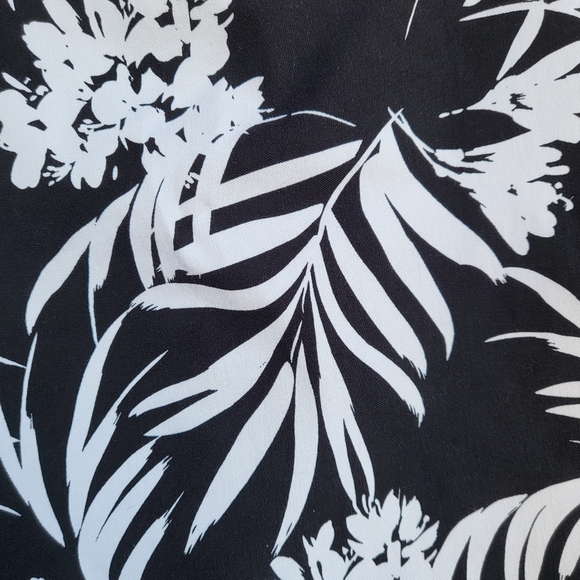 EUC S.C. & Co. Women's Size M Black & White Stretchy Comfy A Line Mini Skirt - Picture 7 of 8